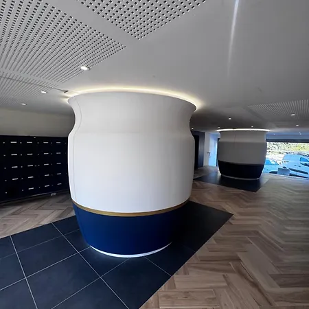 Luxueux Climatise Avec Piscine & Parking