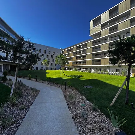 Luxueux Climatise Avec Piscine & Parking *