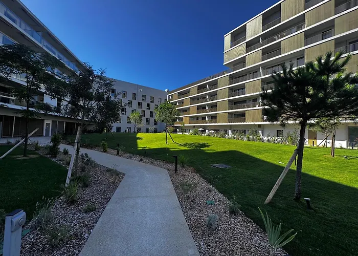 Luxueux Climatise Avec Piscine & Parking *