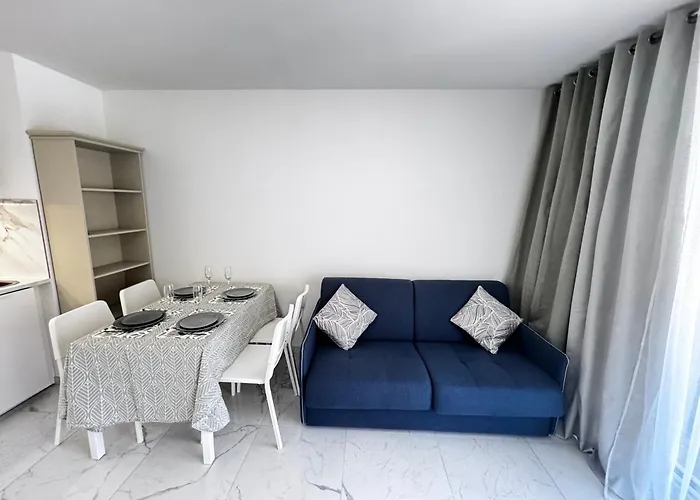 Luxueux Climatise Avec Piscine & Parking * サン・ローラン・デュ・ヴァール