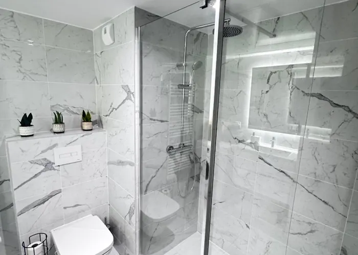 アパート Luxueux Climatise Avec Piscine & Parking サン・ローラン・デュ・ヴァール