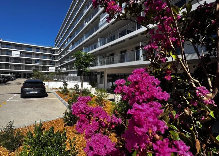 アパート Luxueux Climatise Avec Piscine & Parking サン・ローラン・デュ・ヴァール